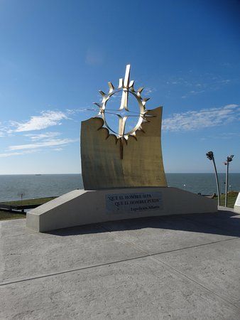 el Monumento a la Expedición Atlantis